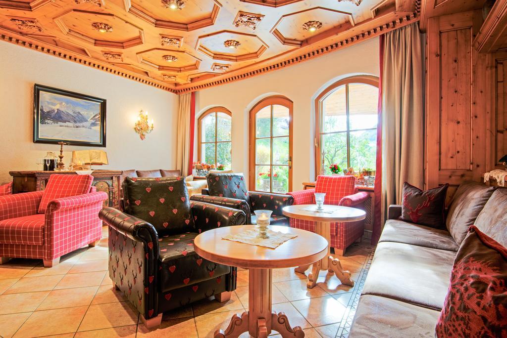 Familien- & Vitalhotel Auenhof ฟูลป์เมส ภายนอก รูปภาพ