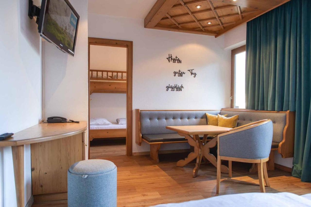 Familien- & Vitalhotel Auenhof ฟูลป์เมส ภายนอก รูปภาพ