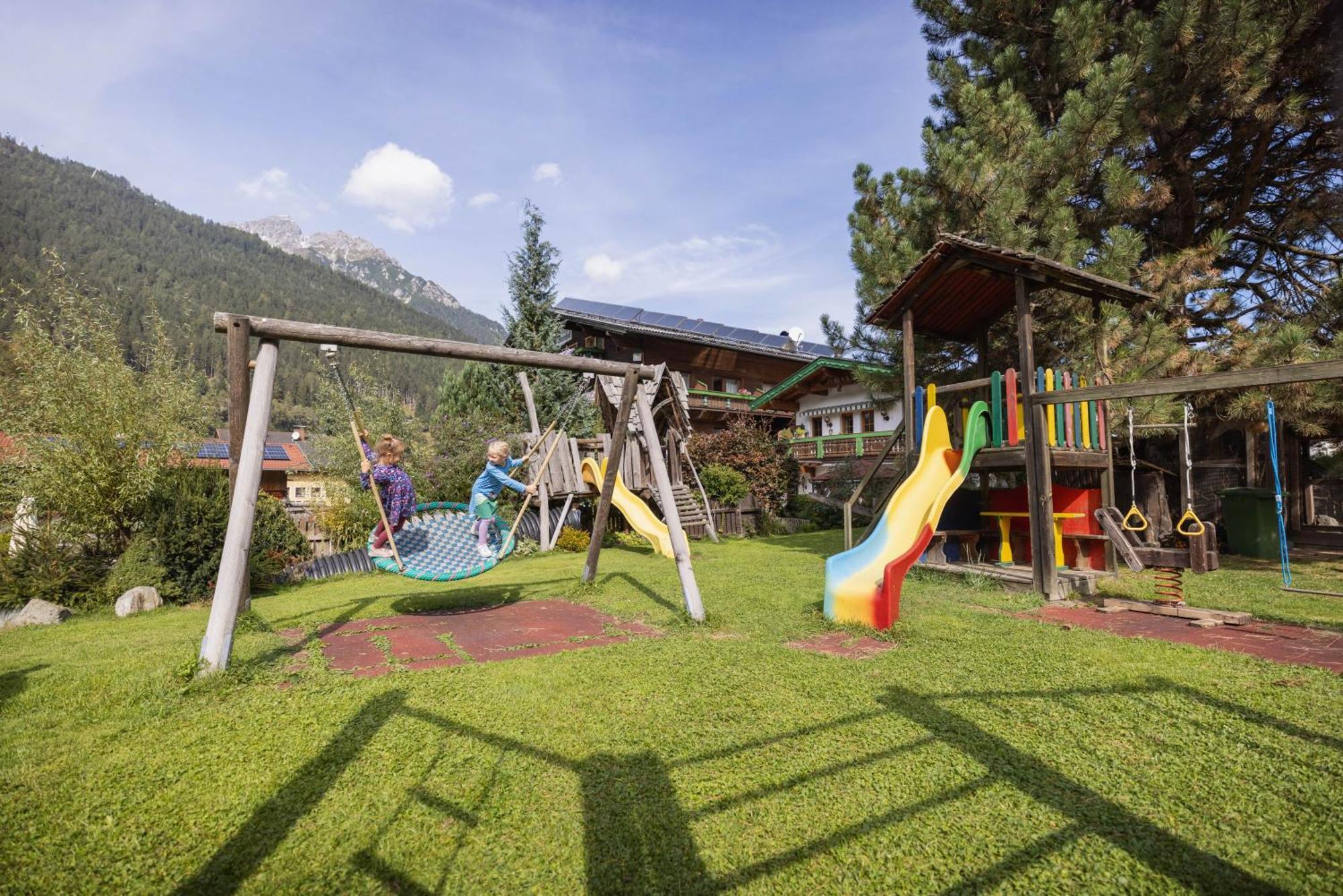 Familien- & Vitalhotel Auenhof ฟูลป์เมส ภายนอก รูปภาพ